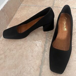 L’intervalle Nubuck square toe heels